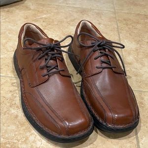 MENS CLARKS DRESS CASUAL BROWN SHOES- SIZE 11M